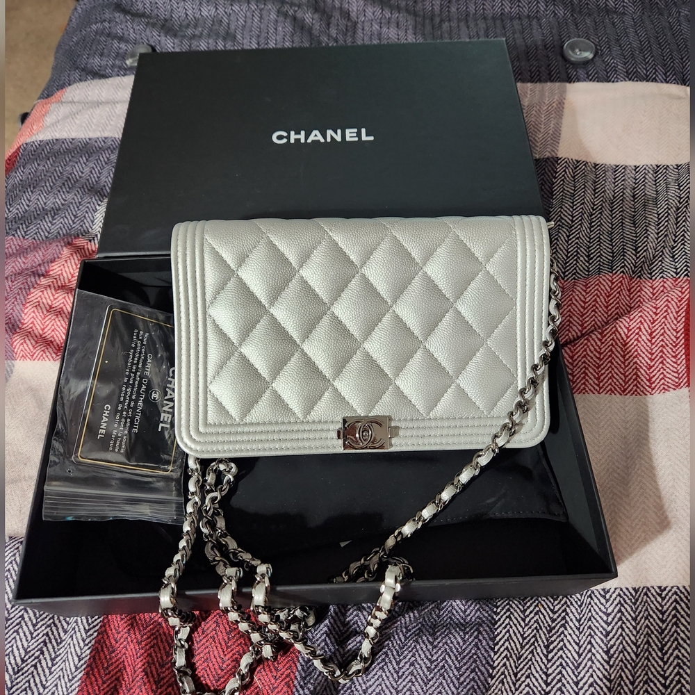 SOLD/Chanel wallet on chain